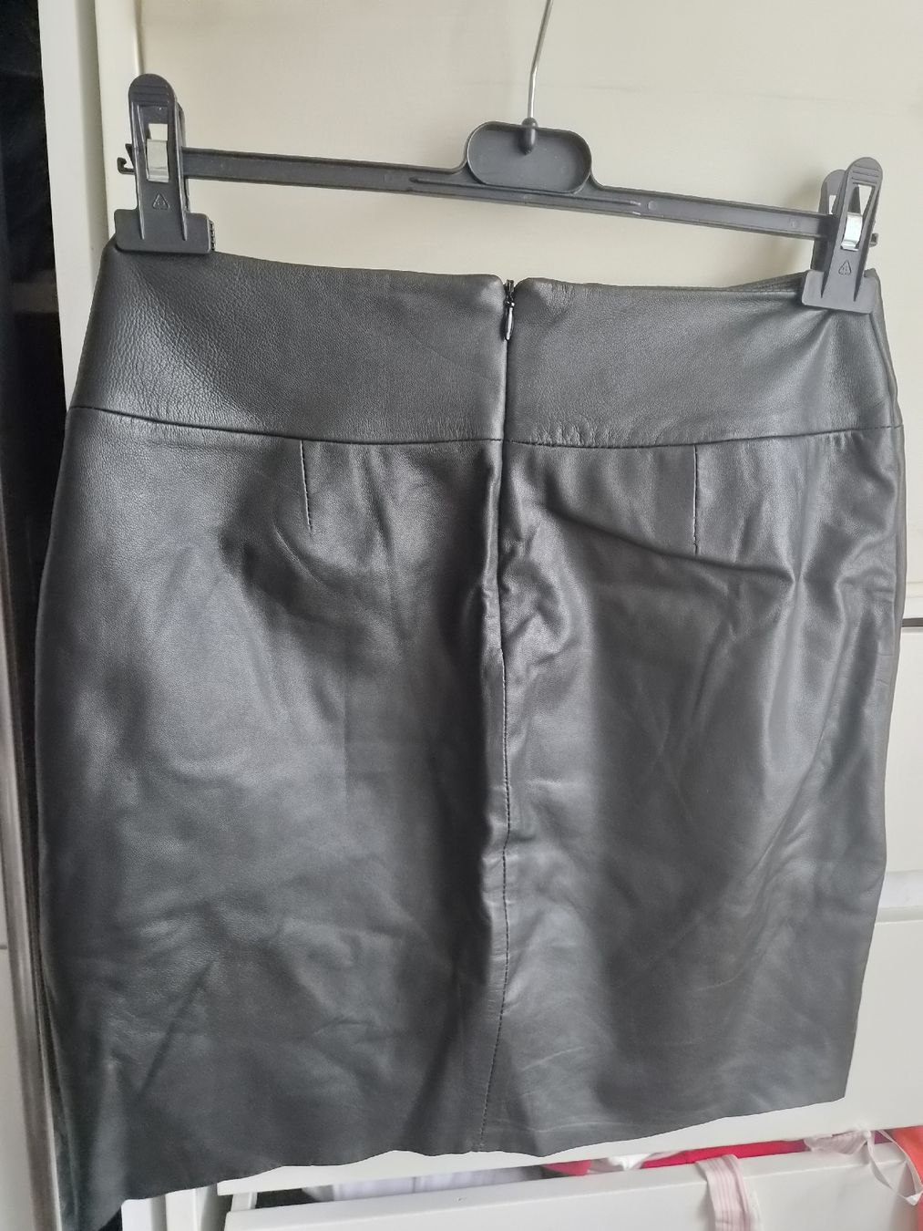 Hugo Boss Gonne: Hugo Boss, Echtlederjupe Gr. L – Usato da Frenkendorf venduto da Moon111 1