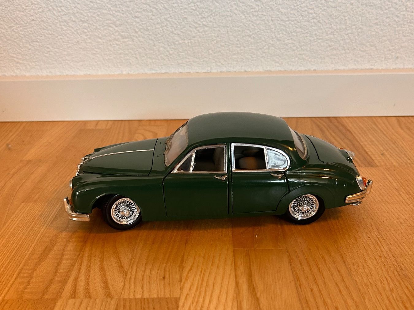 Maisto Modellautos: Jaguar Mark 2 - dunkelgrün - Maisto – Gebraucht aus Brüttisellen von ThommyK 4