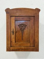 antiker Wandschrank/Apotheke Holz mit Schnitzerei