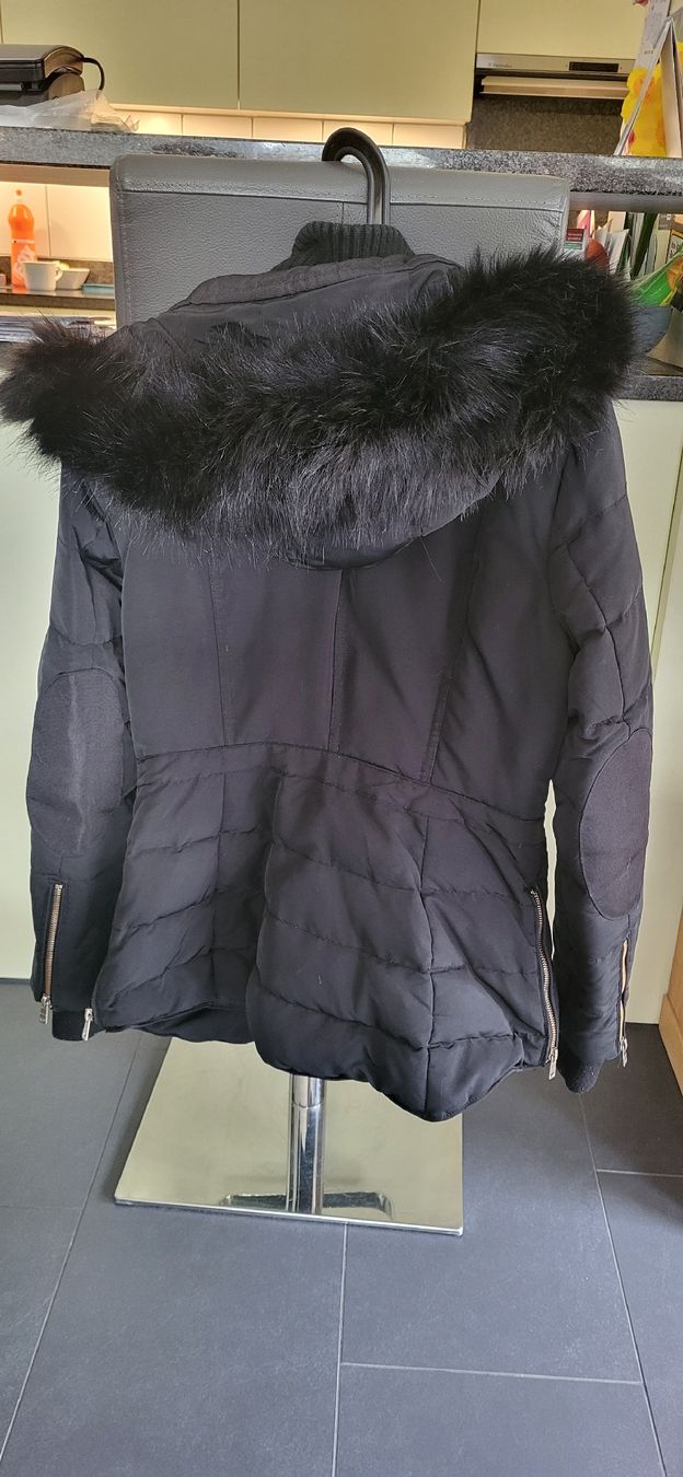 Zara Giacche: Schöne Winterjacke von Zara in schwarz, Grösse S – Usato da Brugg AG venduto da Leona90 1