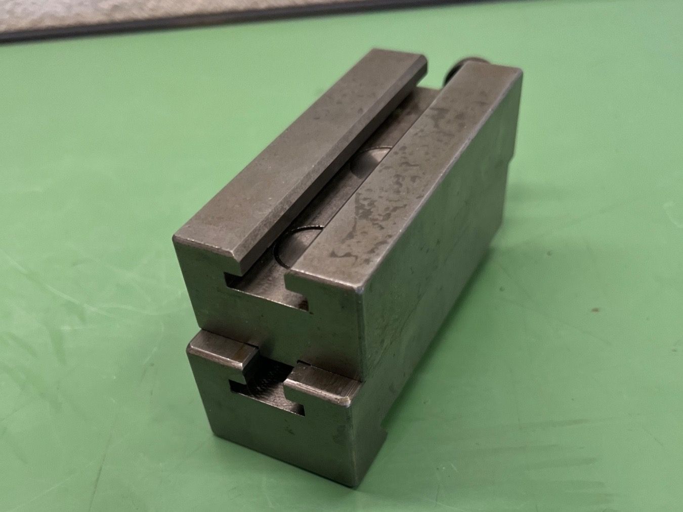 Schaublin Tutti gli attrezzi: SCHAUBLIN 102 Support arrière – Usato da Aarberg venduto da SNMachines 1