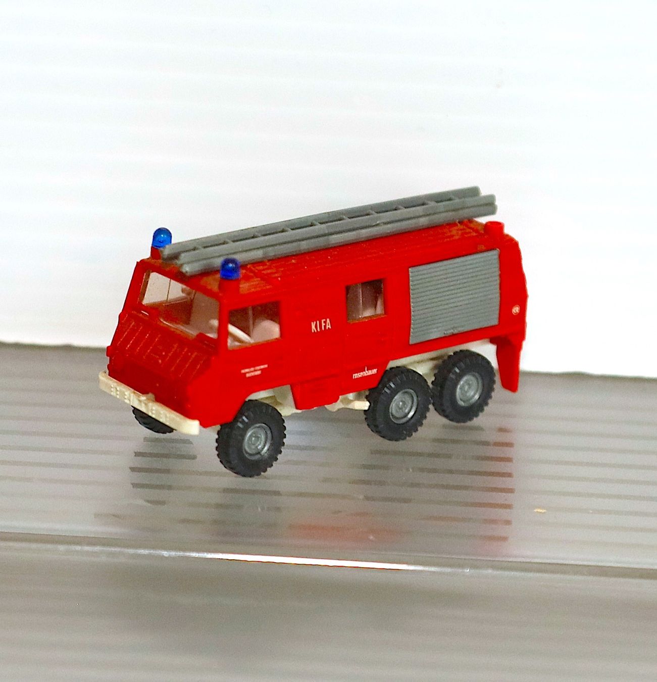 Mercedes-Benz Modellautos: BINZGAUER FEUERWEHR AUTO 1:87 – Gebraucht aus Ipsach von Merlux 1
