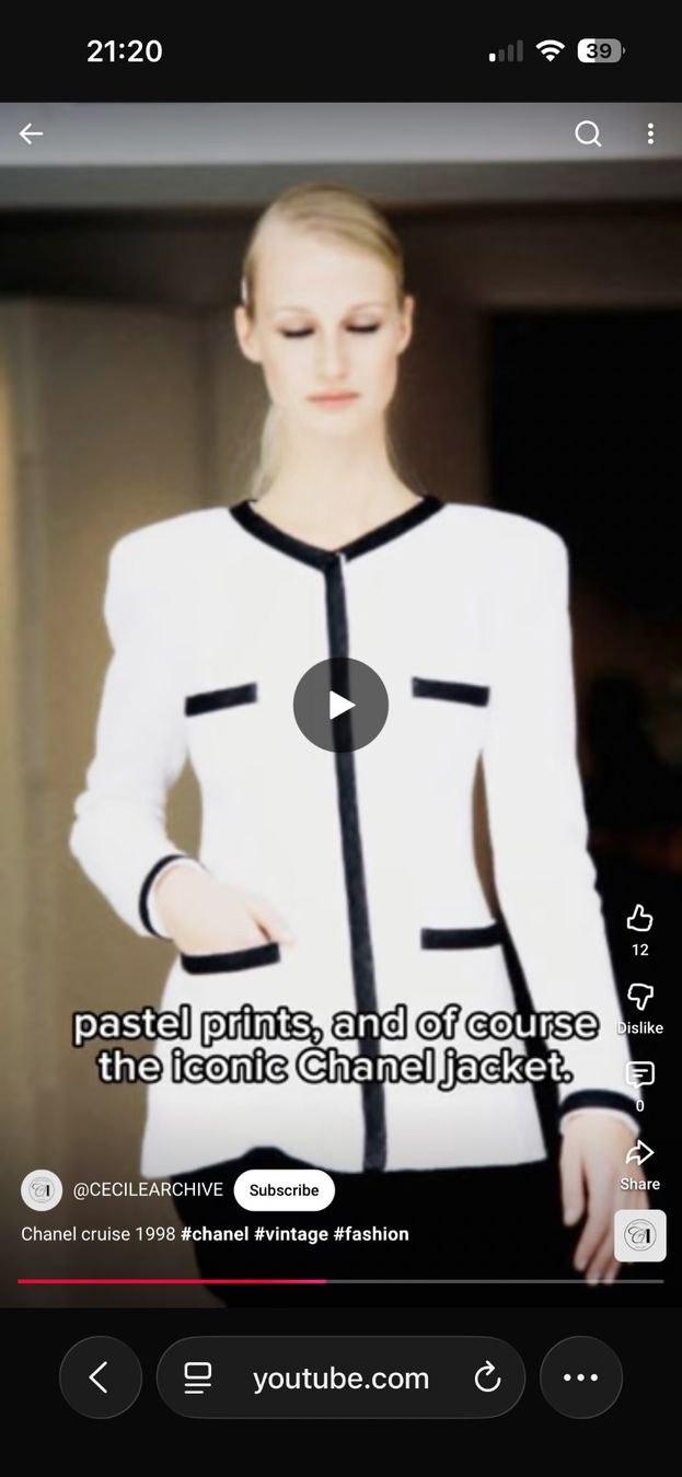 Chanel Giacche: Chanel iconic Jacket, Size S – Usato da Zürich venduto da Ele_fashionista 9