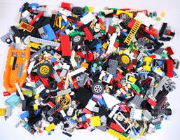 1.5 kg. Legoteile mit Minifiguren