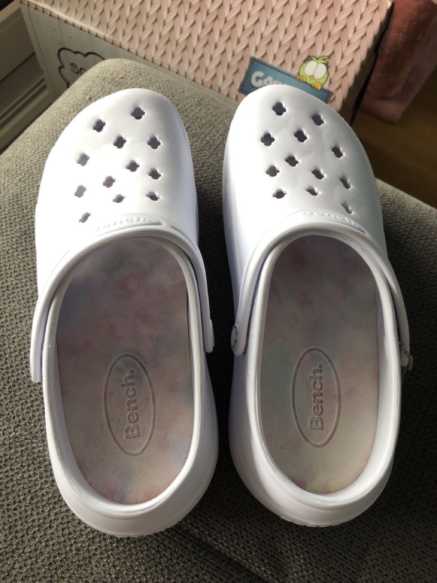 Bench Scarpe da donna: Bench Badeschuhe/Clogs, Weiss, Gr. 39, Sommerhit! – Nuovo e nell'imballaggio originale da Läufelfingen venduto da Original100 1
