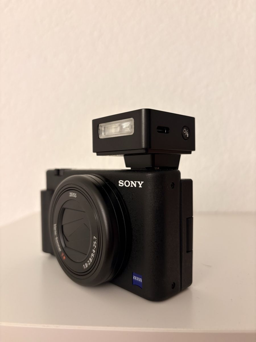 Sony Kamera: Sony ZV-1 inkl. Godox Blitz – Neu (gemäss Beschreibung) aus Siggenthal Station von jac_g7zx 1
