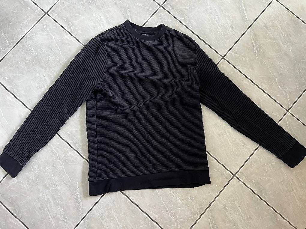 H&M Pulls & Sweat-shirts: Schwarzer Pullover / Sweater von H&M in Grösse M – D'occasion à Horn par timosidler
