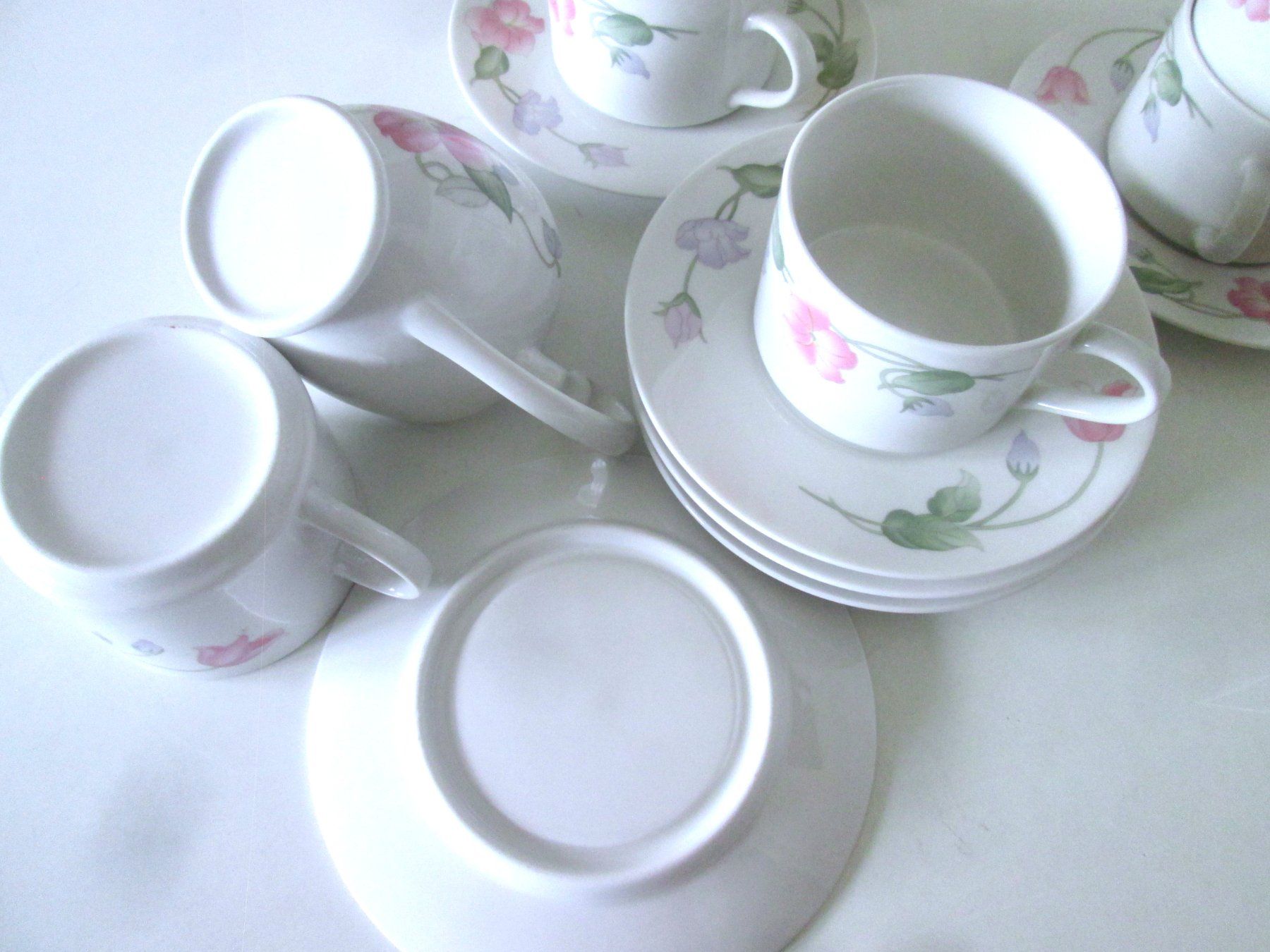 Tazze: 6 Tee- oder Kaffeetassen + Milchkännchen – Usato da Sementina venduto da babucia 2