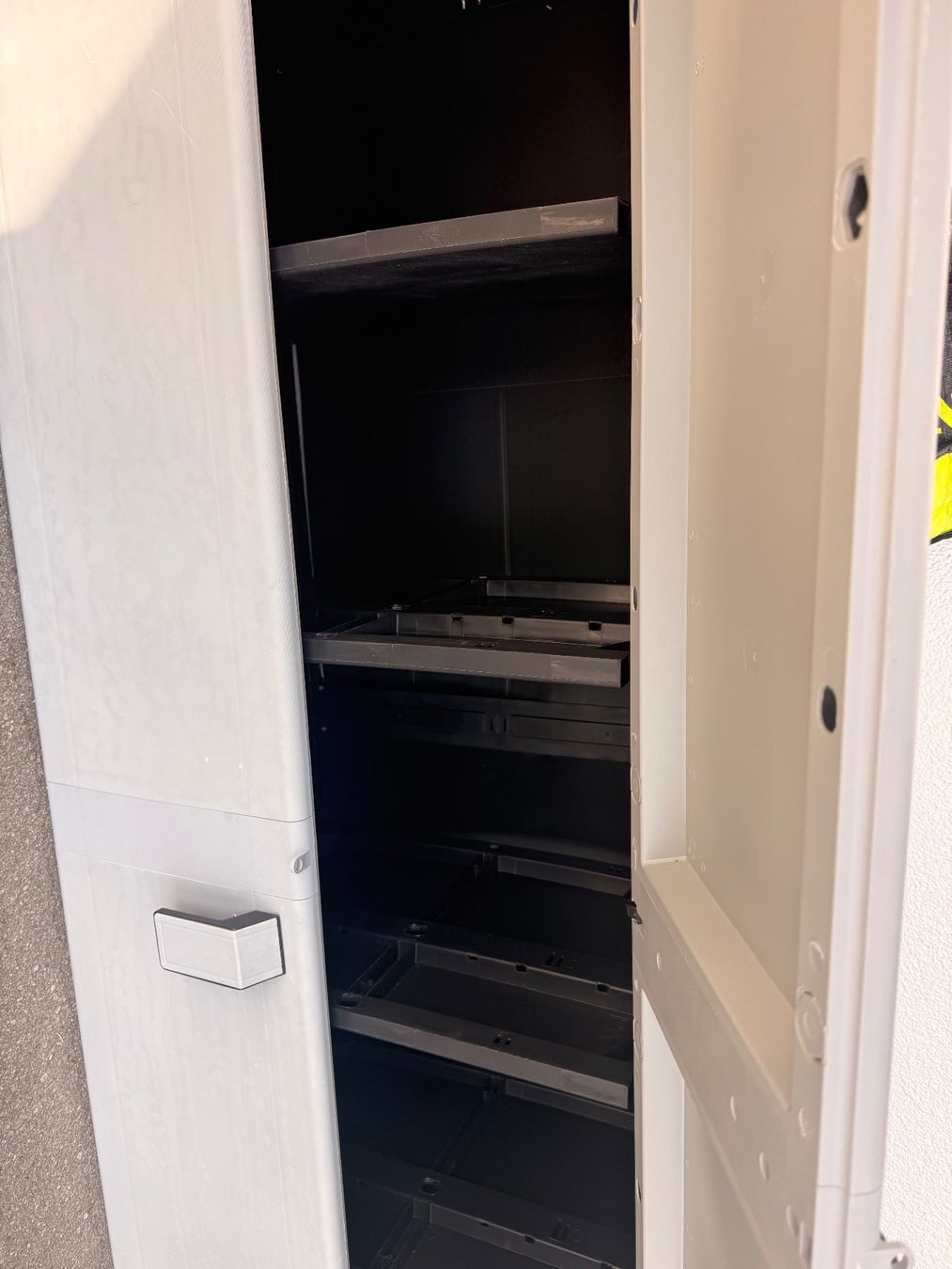Armoires: Balkon Schrank – D'occasion à Wetzikon ZH par Em_Sa 1