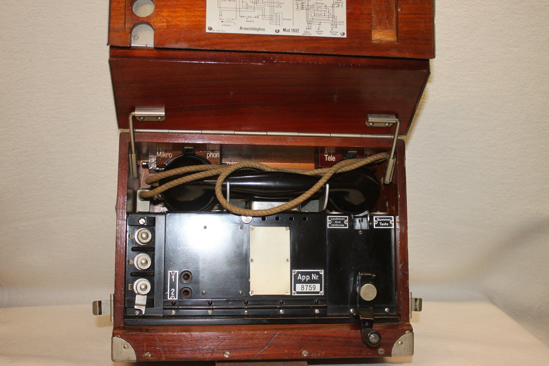 Téléphones: Antikes Militär Feld Telefon 1932 – D'occasion à Thun par Amye
