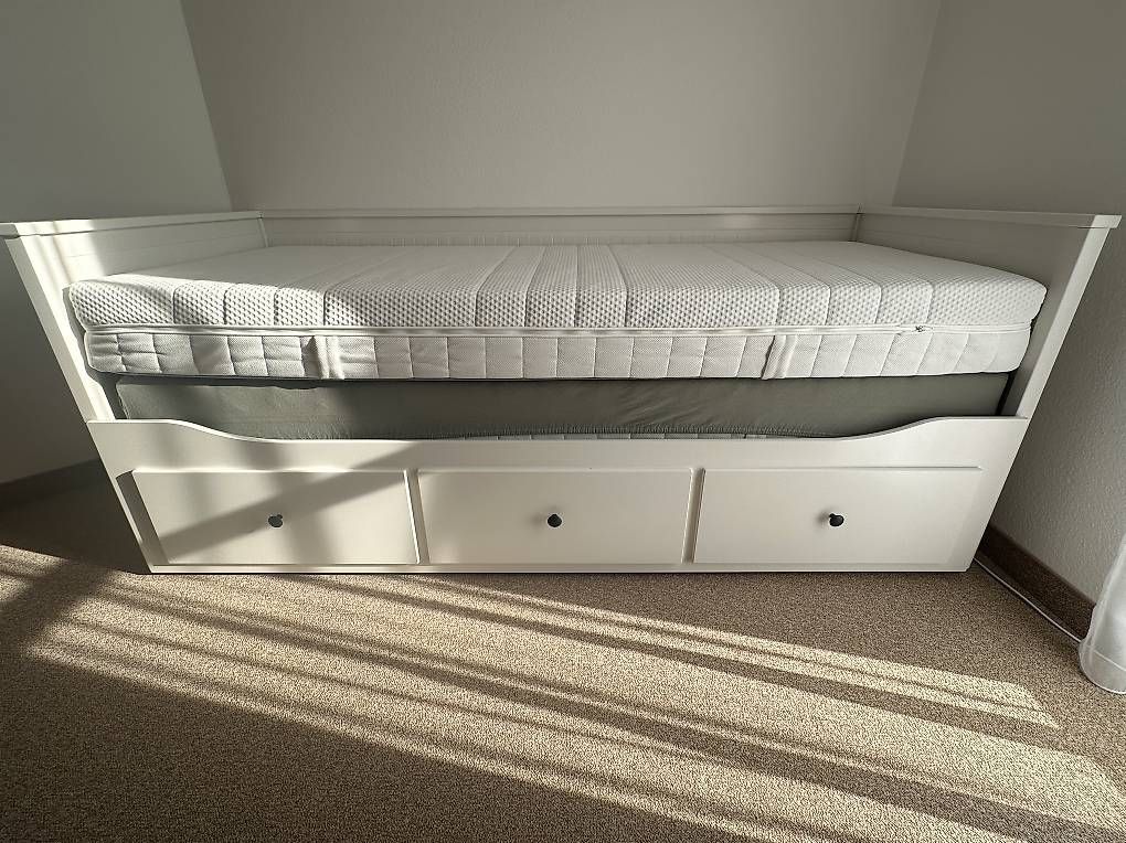 Betten: Bett mit oder ohne Matratze(n) IKEA Hemnes  – Gebraucht aus Kölliken von Bunnylump1