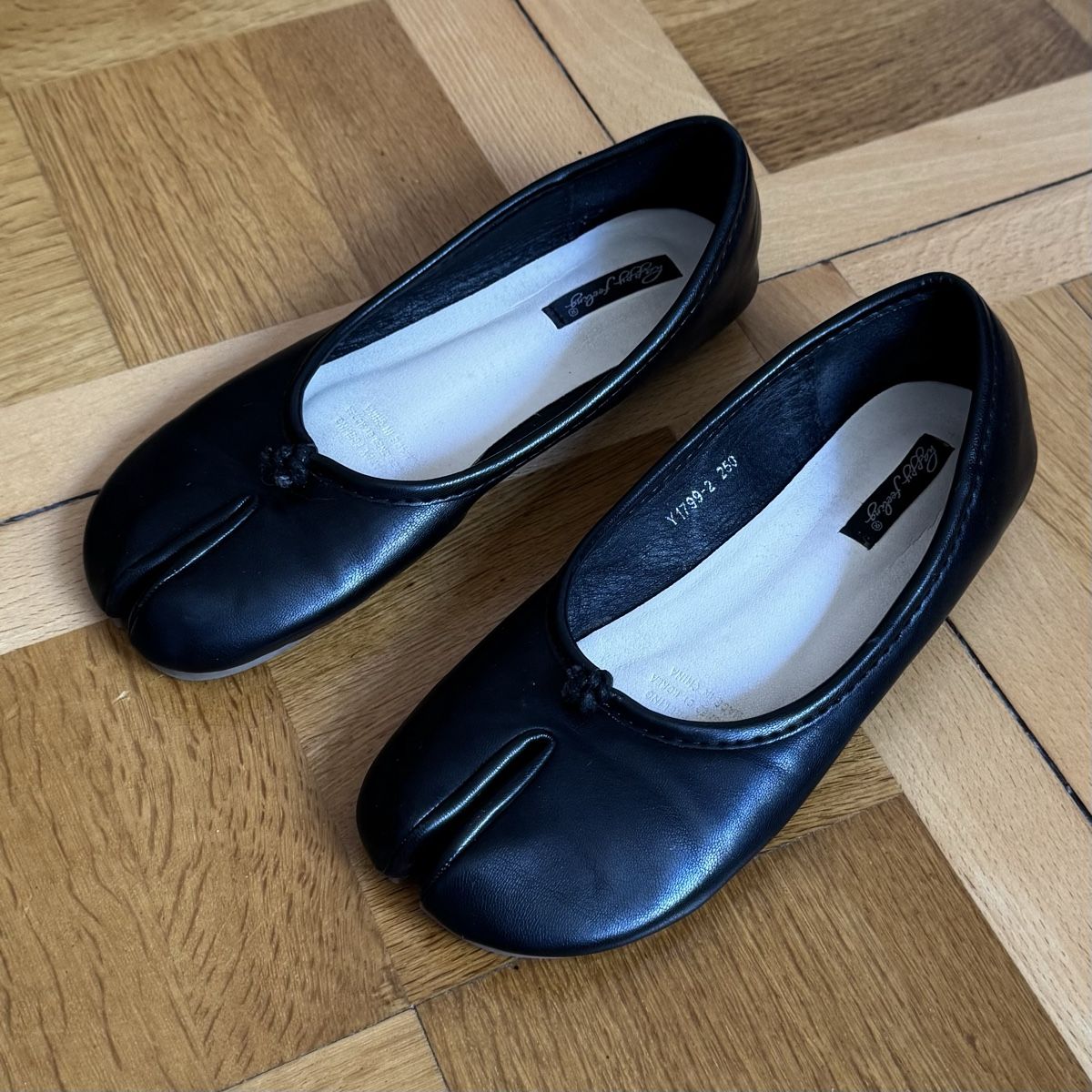 Damenschuhe: Black Tabi Flats Size 40 good condition – Gebraucht aus solothurn von mil_ja.t 1