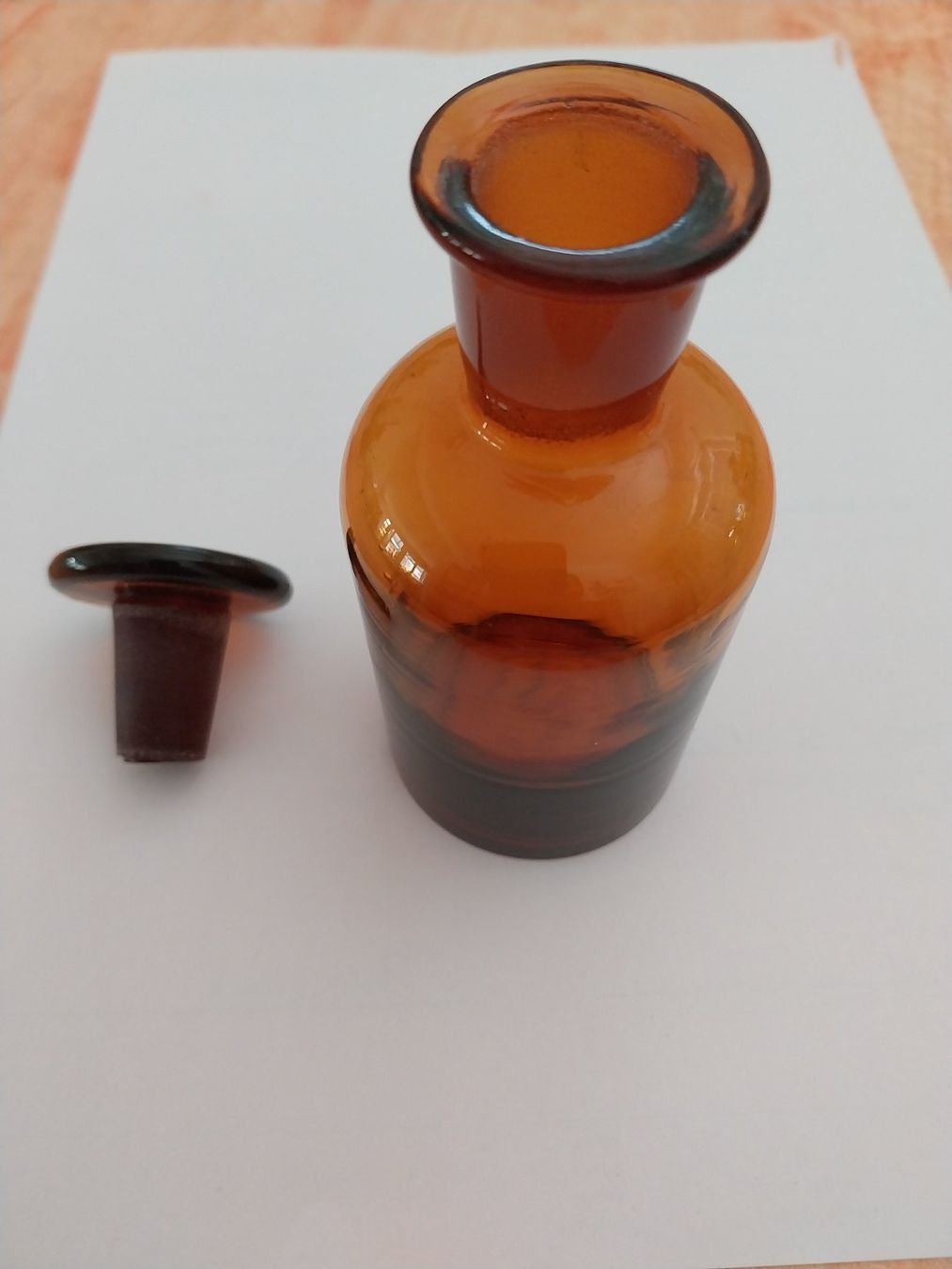 Laborzubehör: Apothekerfläschchen klein braun 100ml – Gebraucht aus Schwaderloch von bademeister79 1