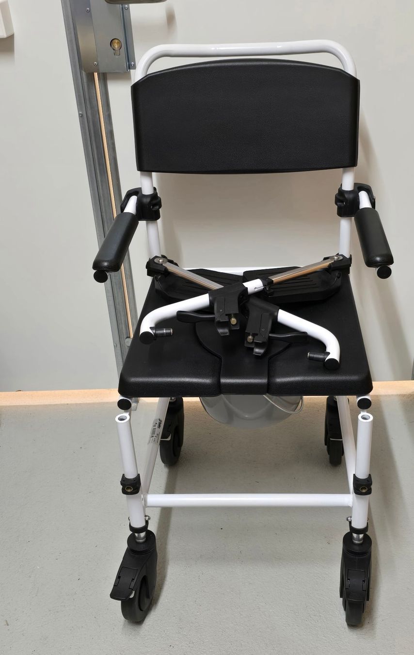 Attrezzature mediche: Dusch- und Toilettenstuhl – Usato da Euthal venduto da Ranke 3