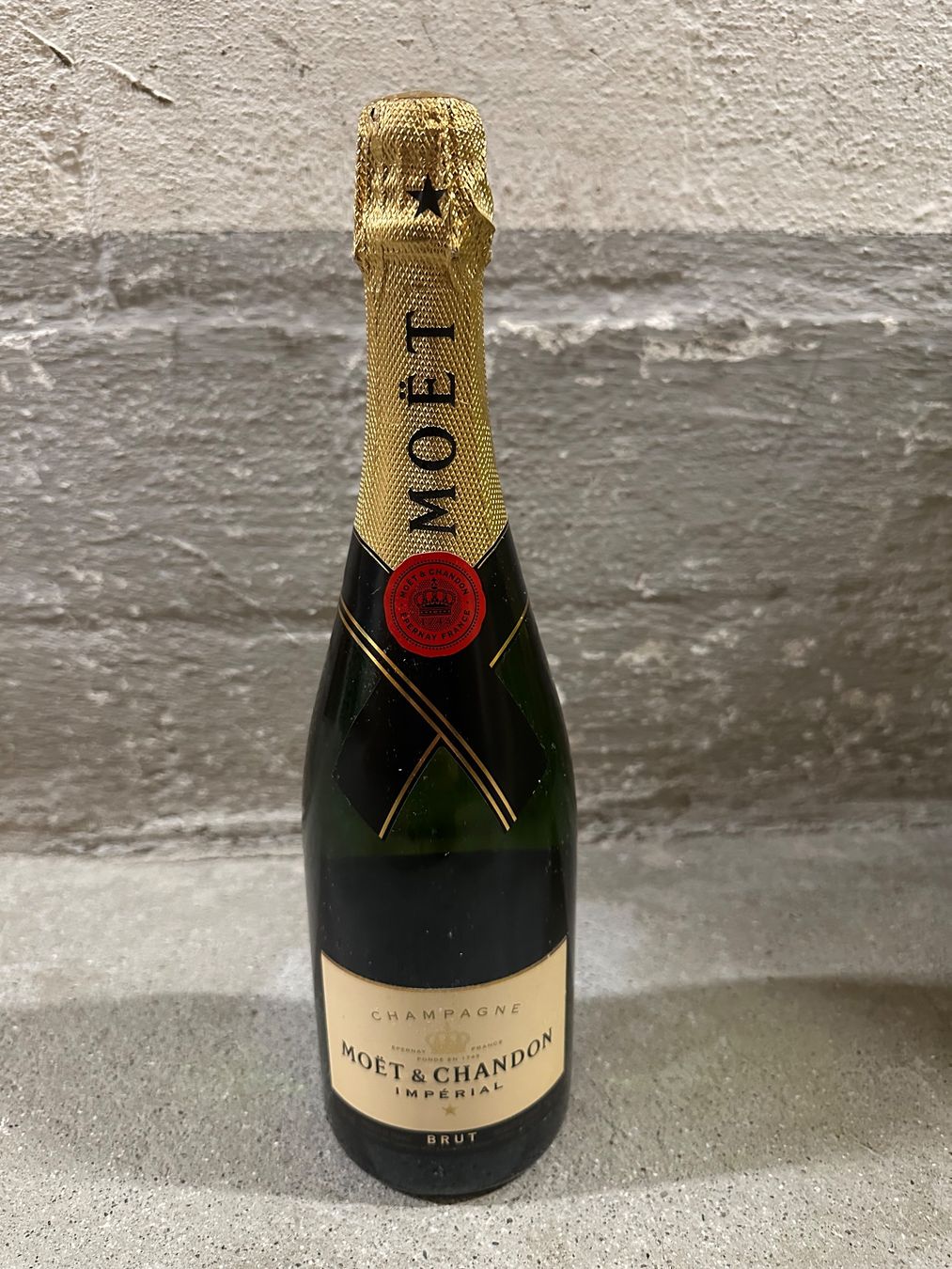 Moet Spiritueux: Moët und Chandon imperial Brut Champagner – Neuf avec emballage d'origine à Zürich par kuszi