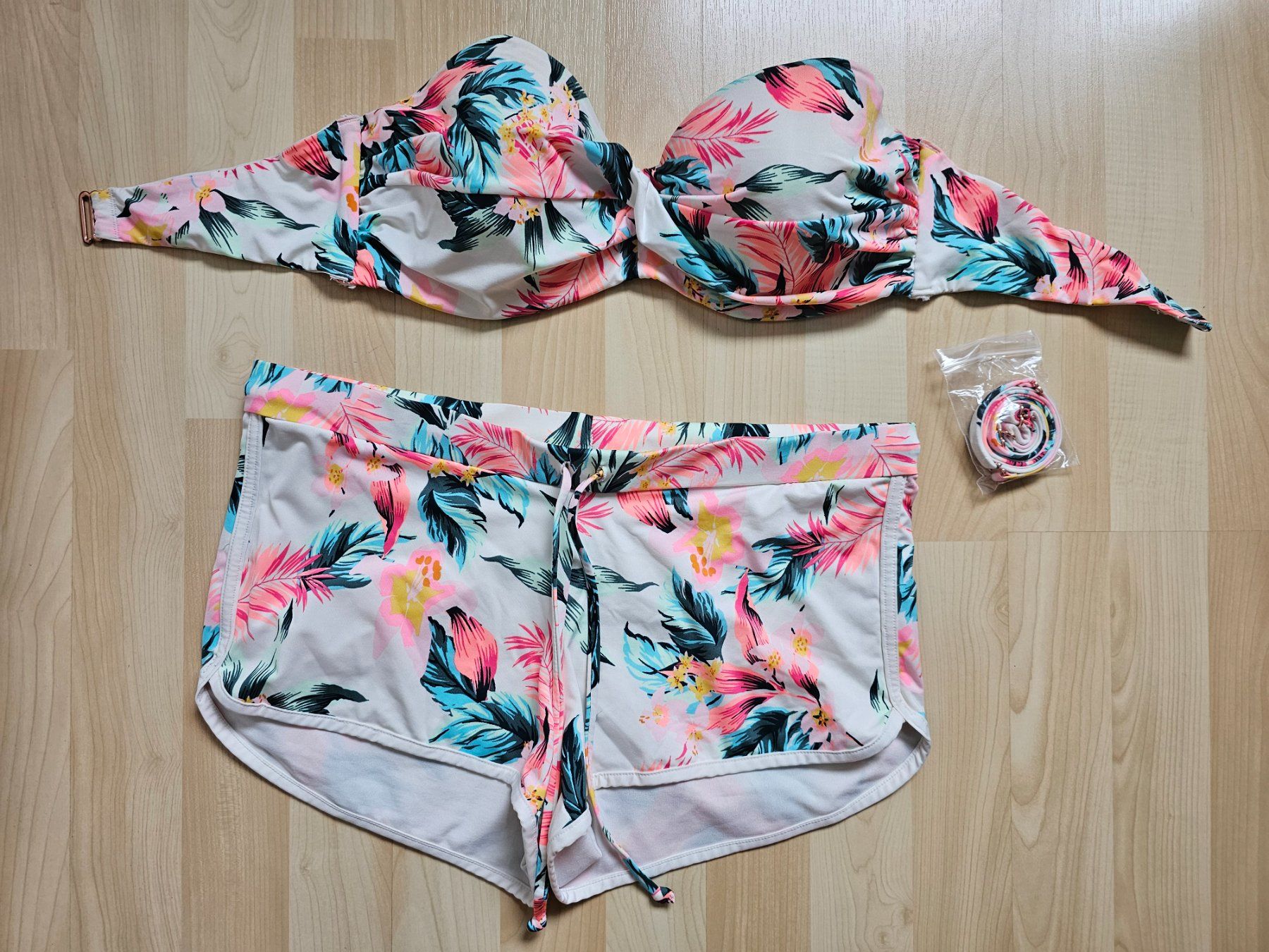 H&M Costumi da bagno & Bikini: Sommerliches Bikini Set mit Pareo, Gr.38 – Usato da Birr venduto da V-K 2