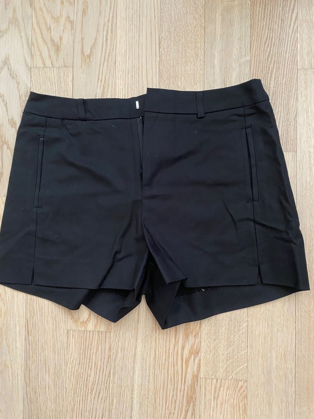 Pantaloni: Short noir élégant AMISU, taille 36 – Usato da Sion venduto da pur_m89d