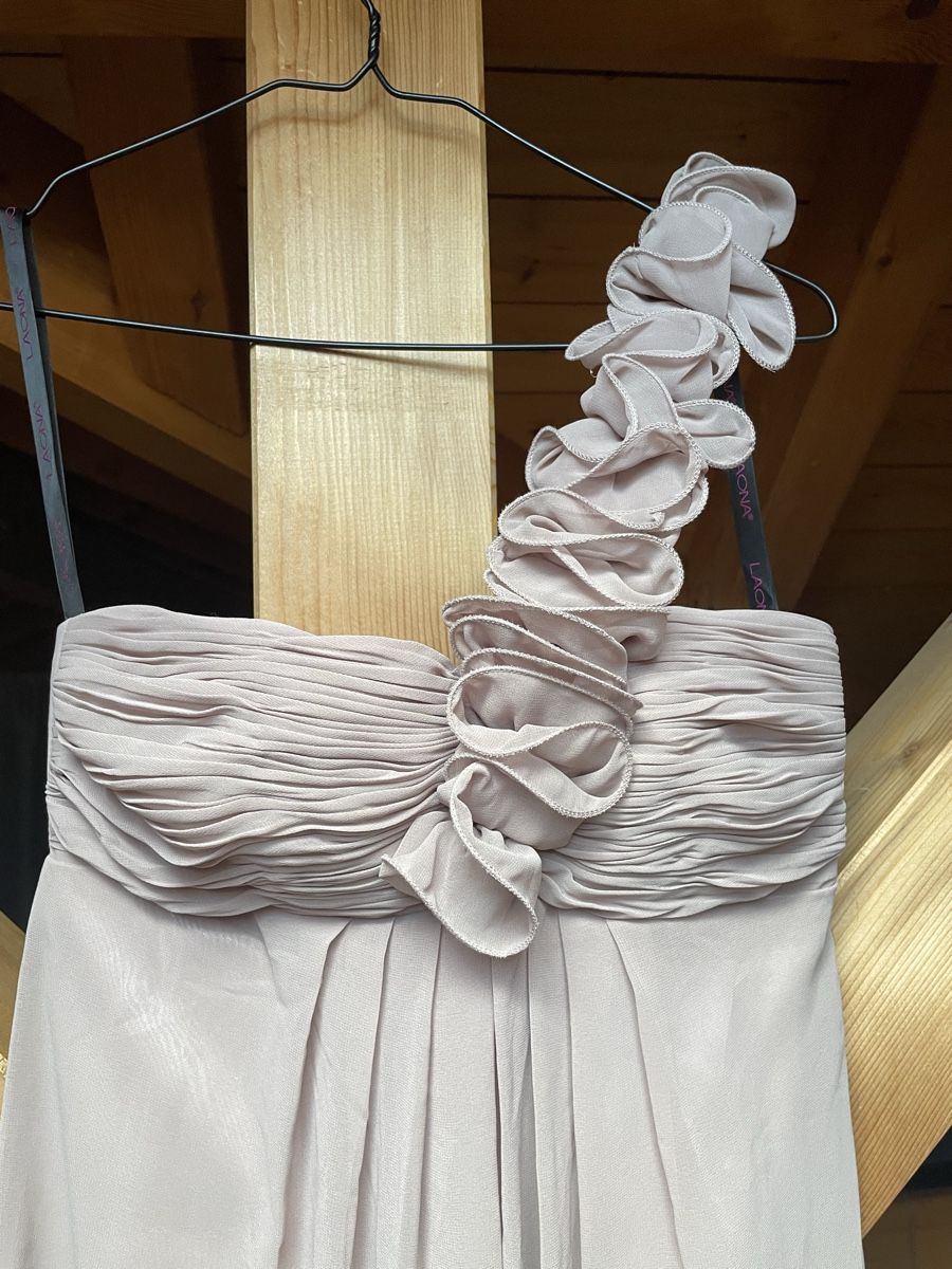 Kleider: Abendkleid one-shoulde taupe-rosa Grösse 34 – Gebraucht aus Alpnachstad von Nicolyn56 1
