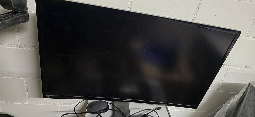 Monitor: PC Bildschirm 27 Zoll – Usato da Ebikon venduto da Mr.Busdriver