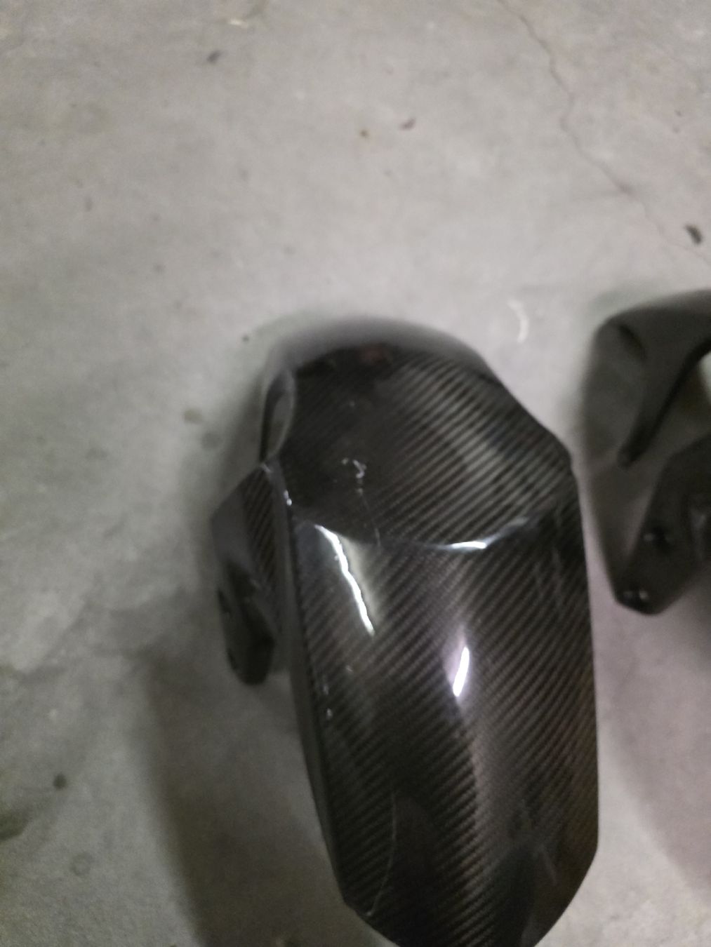 Suzuki Tutti i ricambio per moto: Garde bou carbone GSR 750 – Usato da Fribourg venduto da dccis.ch 6