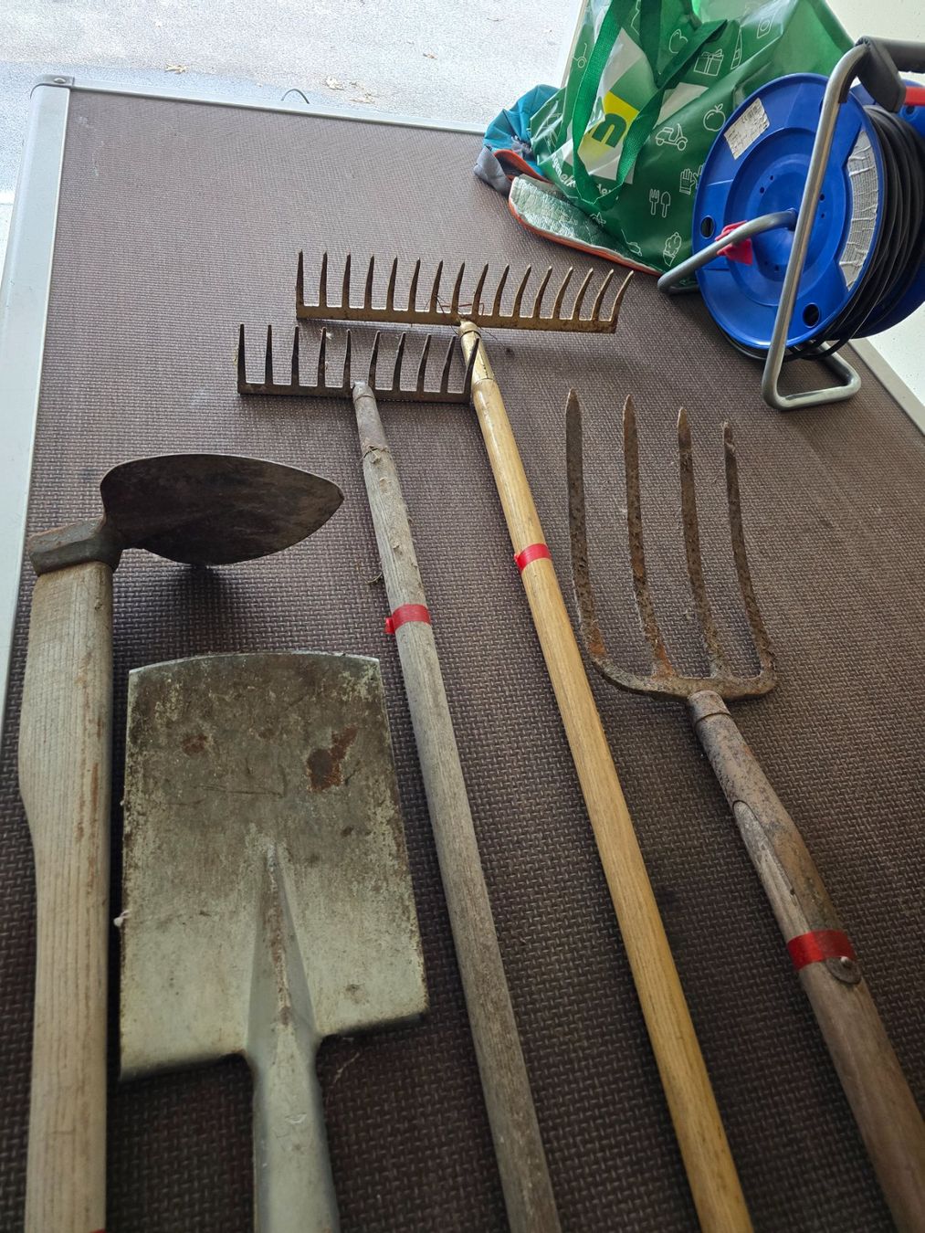 Tutti gli attrezzi: Garten-Werkzeuge – Usato da Emmenbrücke venduto da bagger58 2