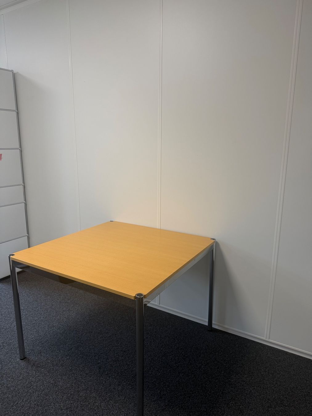 USM Tische: USM Tisch – Gebraucht aus Zürich von off_7ktg 1