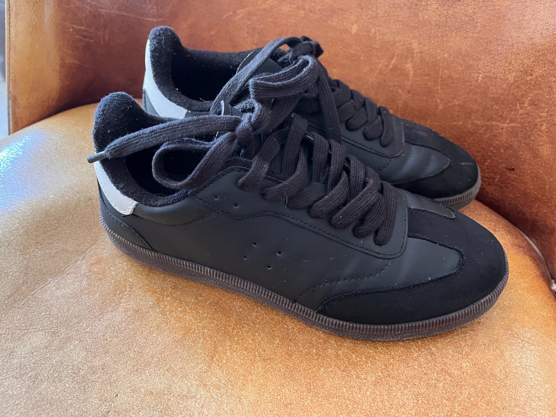 Zara Scarpe da donna: Sneaker T36 noire – Usato da Onnens VD venduto da thi_6rvw 1