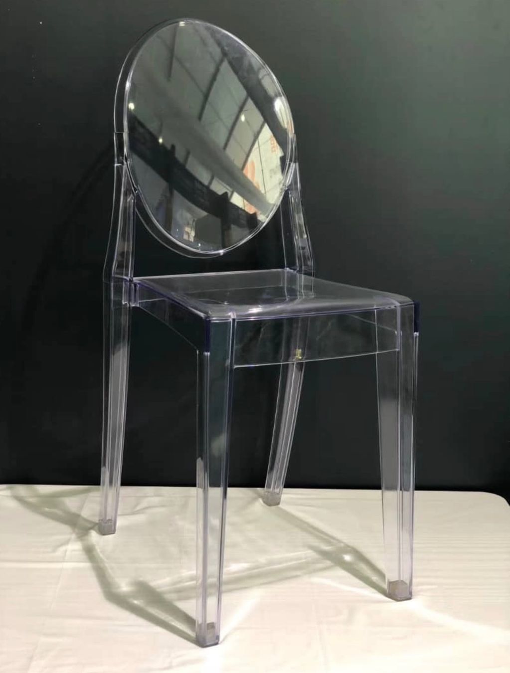 Stühle: 6 Stk Transparente Stühle Ghost – Gebraucht aus Roggwil TG von est_r5x7