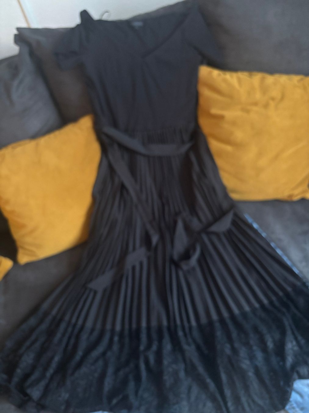 Guess Vestiti: GUESS Kleid neuwertig – Nuovo (secondo la descrizione) da Merishausen venduto da yourdream 1