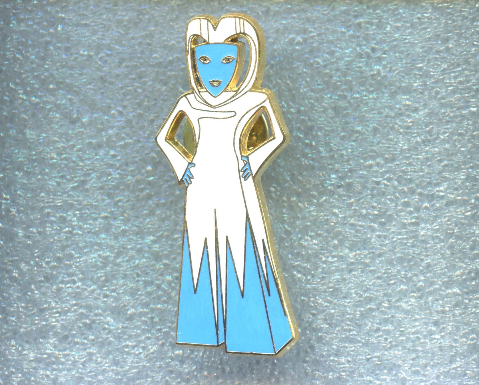Placchette & Badge: EXPO. 02  Maskottchen – Usato da Winterthur venduto da Sammleroase