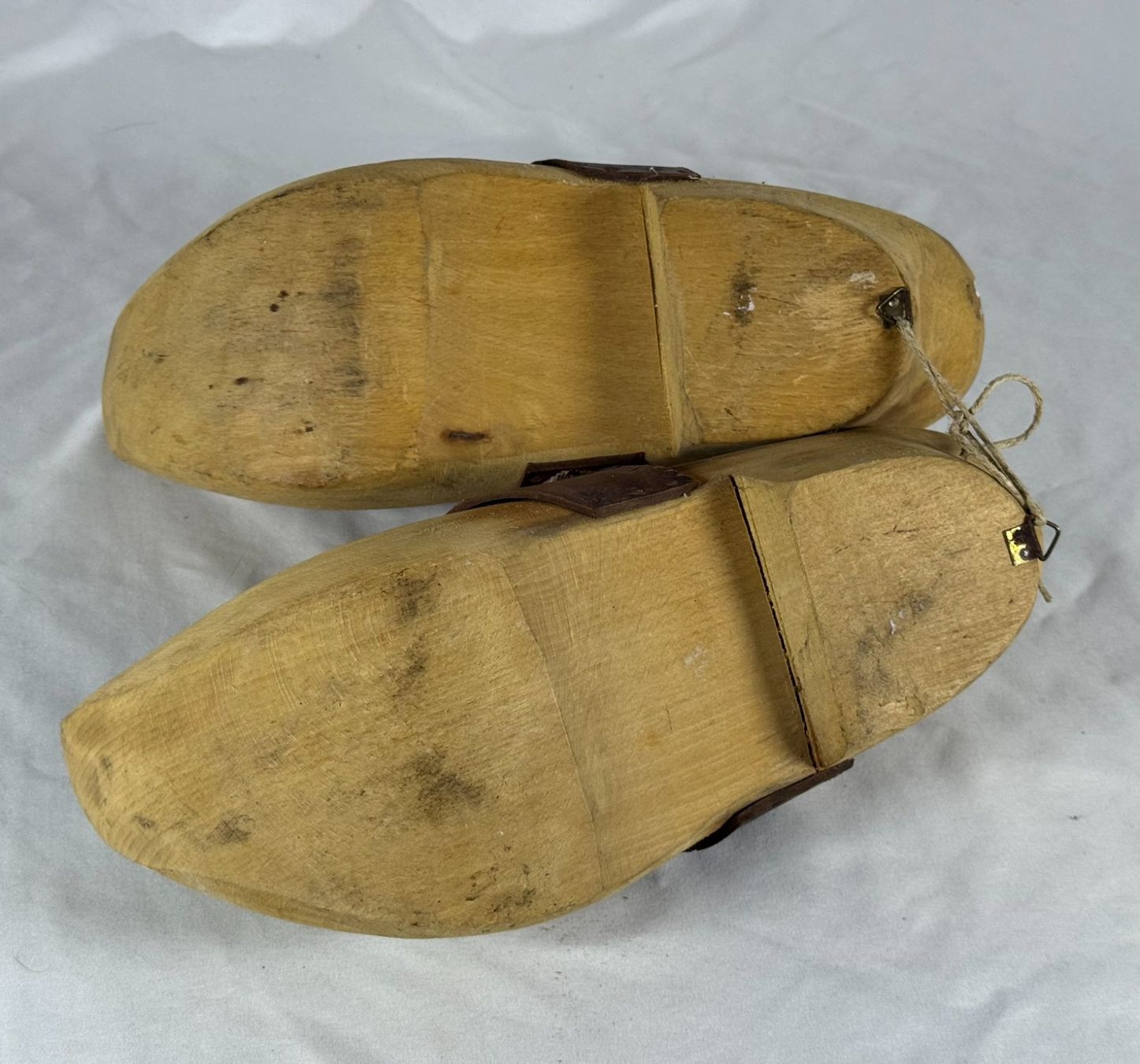 Scarpe da uomo: Sabots anciens en bois sculpté – Usato da Tramelan venduto da lolopat 4