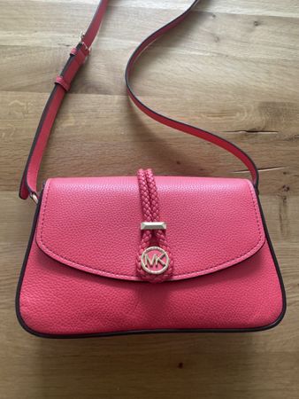 Michael Kors LEA geranium. Crossbody. NEW.