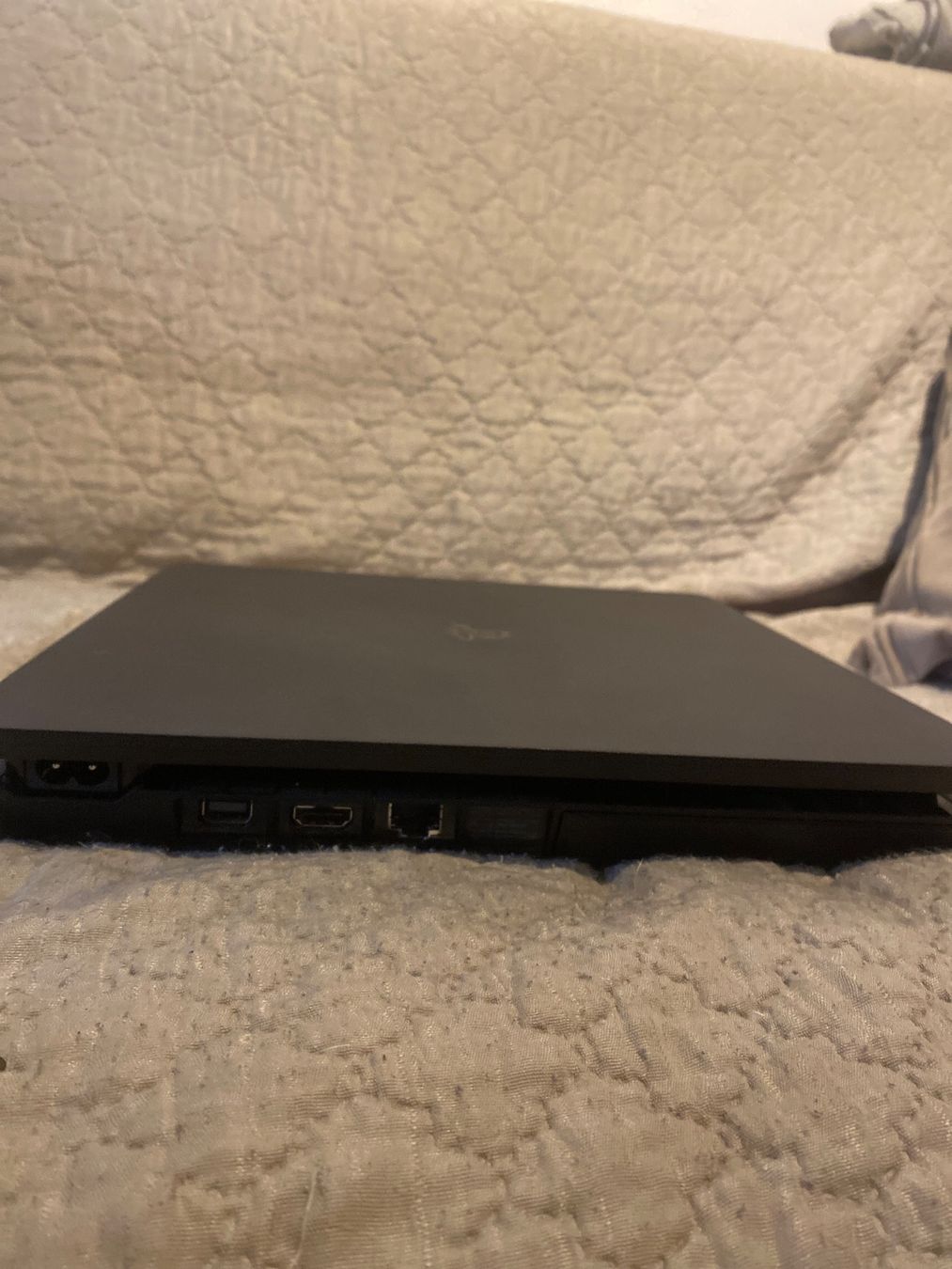 Sony Konsolen: PlayStation 4 Slim 1TB + 2 Controller Originali DualShock 4 – Gebraucht aus lugano von nin_2fm5 2
