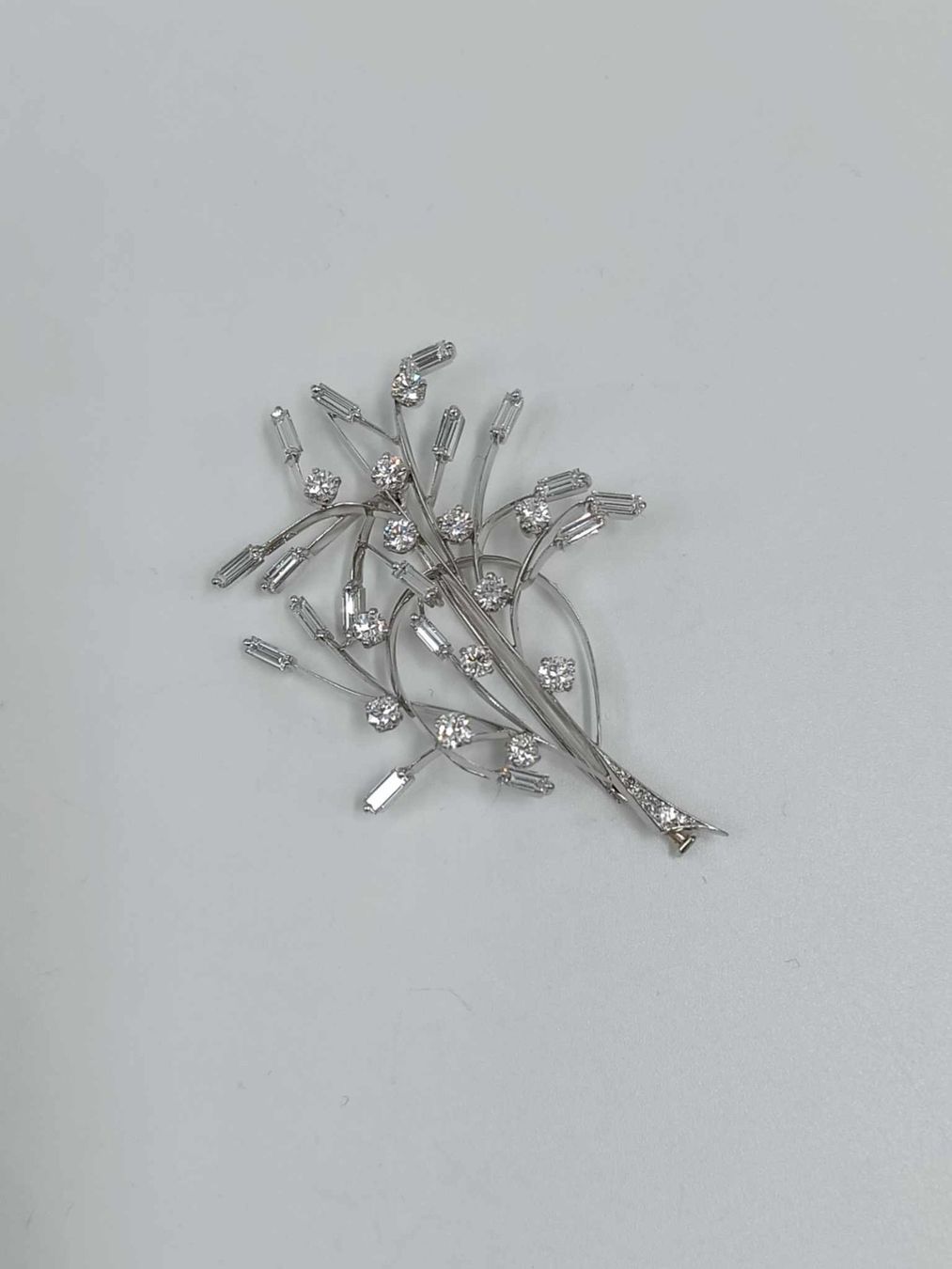 Broschen & Nadeln: DIAMANT BROSCHE IN 750 WEISSGOLD – Gebraucht aus Luzern von EdiGem 8