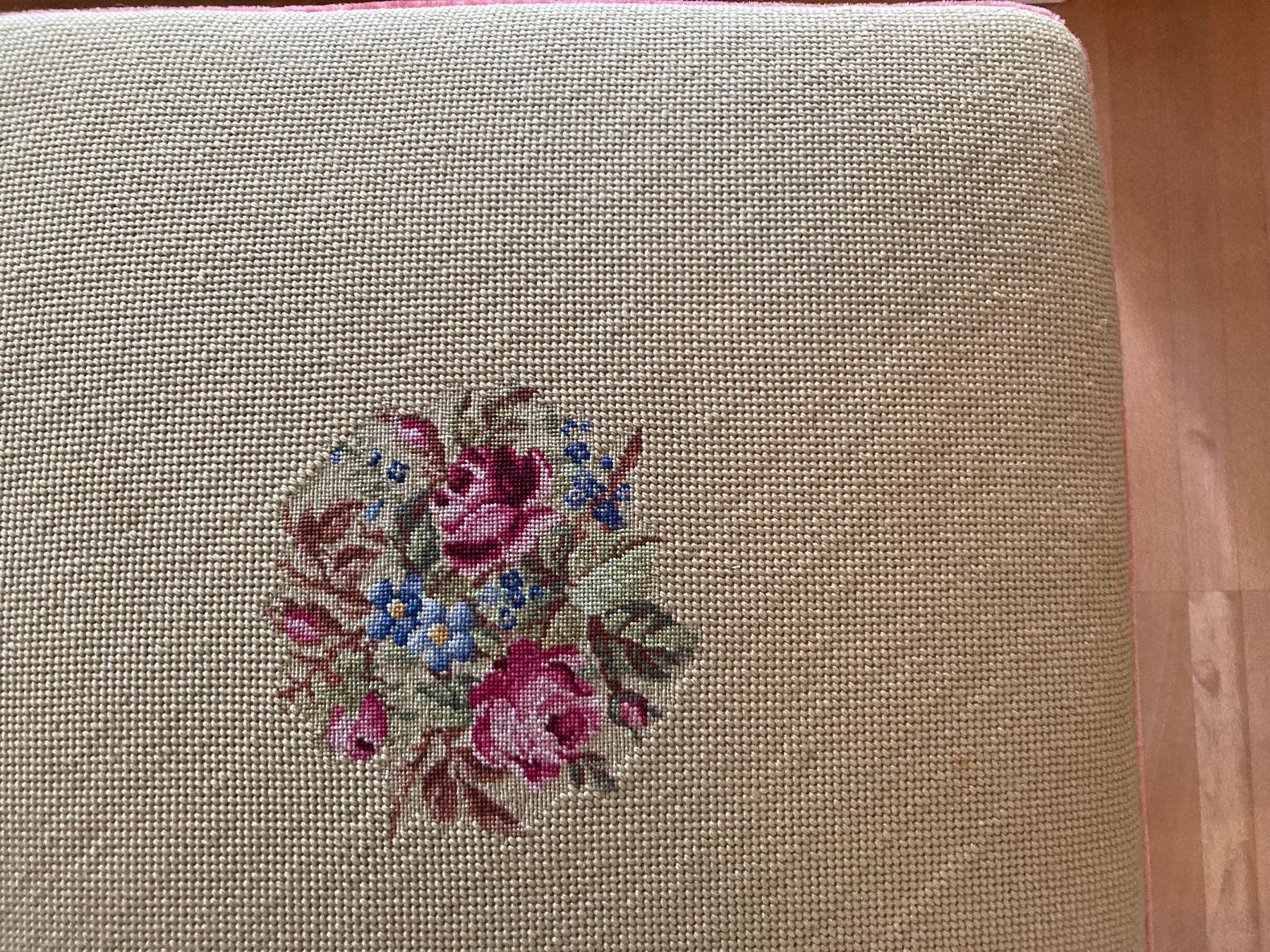 Sgabelli: Hocker mit Gobelin-Stickerei – Usato da Meggen venduto da tulipe21 5