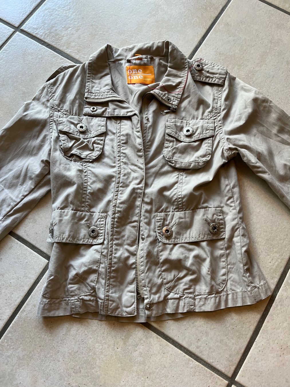 Jacken & Mäntel: Veste 128 fille grise avec fermeture éclair – Gebraucht aus Orpund von Mary8972 8