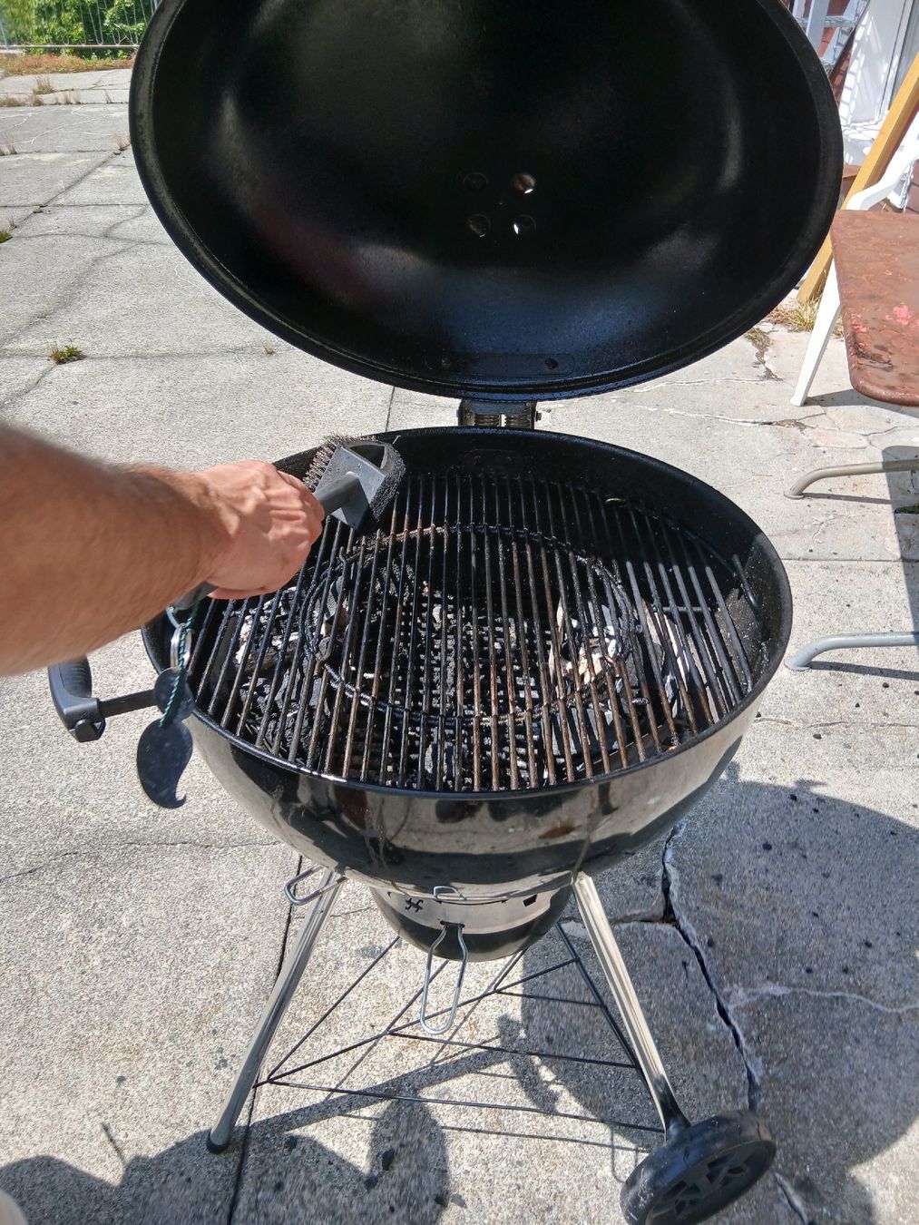 Weber Griglie: Weber Master-Touch Holzkohlgrill ø57cm – Usato da Stoos SZ venduto da hum_g8rq 2