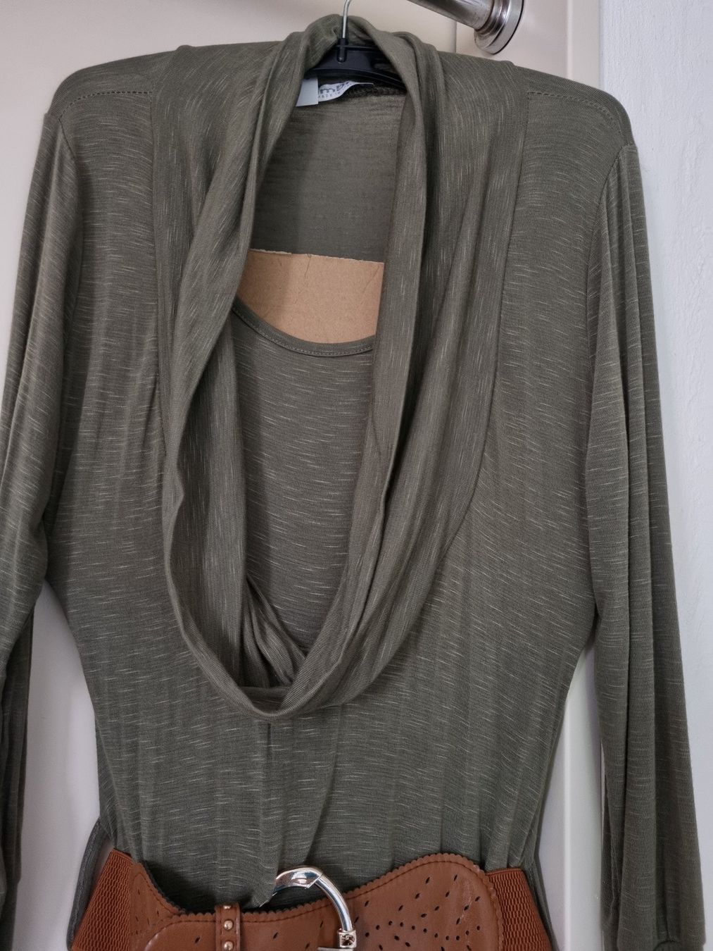 Blusen: Shirt,  Bluse, Tunika mit Gürtel Gr. M, Olive – Neu und originalverpackt aus geroldswil von Gumball1 1