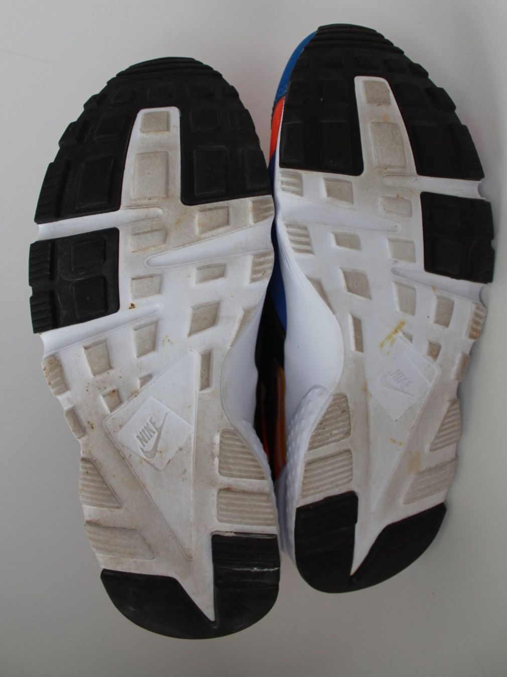 Nike Herrenschuhe: Nike Huarache multicolores, taille 37.5 – Gebraucht aus Peseux von Gilloss 4