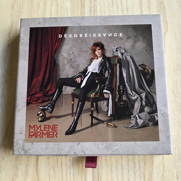 CD: CD Mylène Farmer - Désobéissance, excellent état  – Usato da Orbe venduto da Adaline.64 1