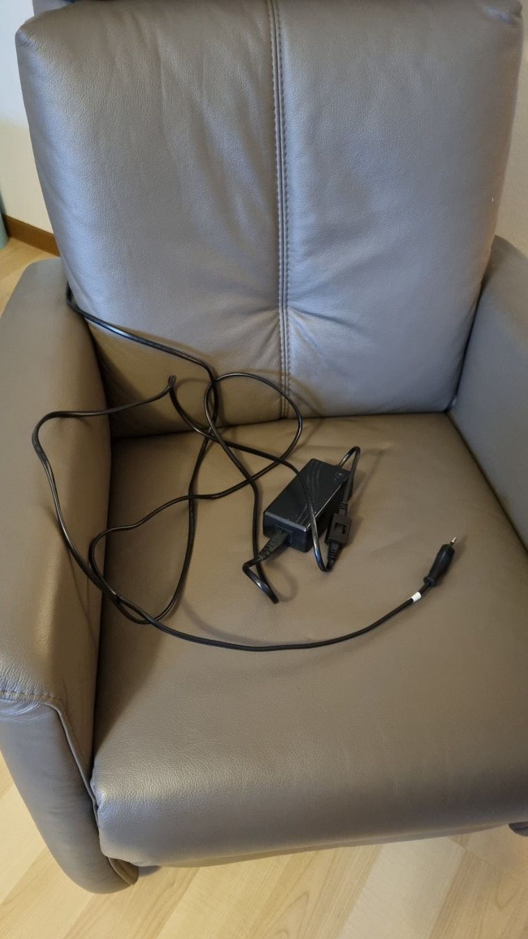 Himolla Poltrone: Himolla Gesundheits-/Relaxsessel, Modell 9874 – Usato da Schwerzenbach venduto da Plateman 2