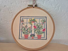 Stickerei Blumen Fenster mit Rahmen Handarbeit Unikat
