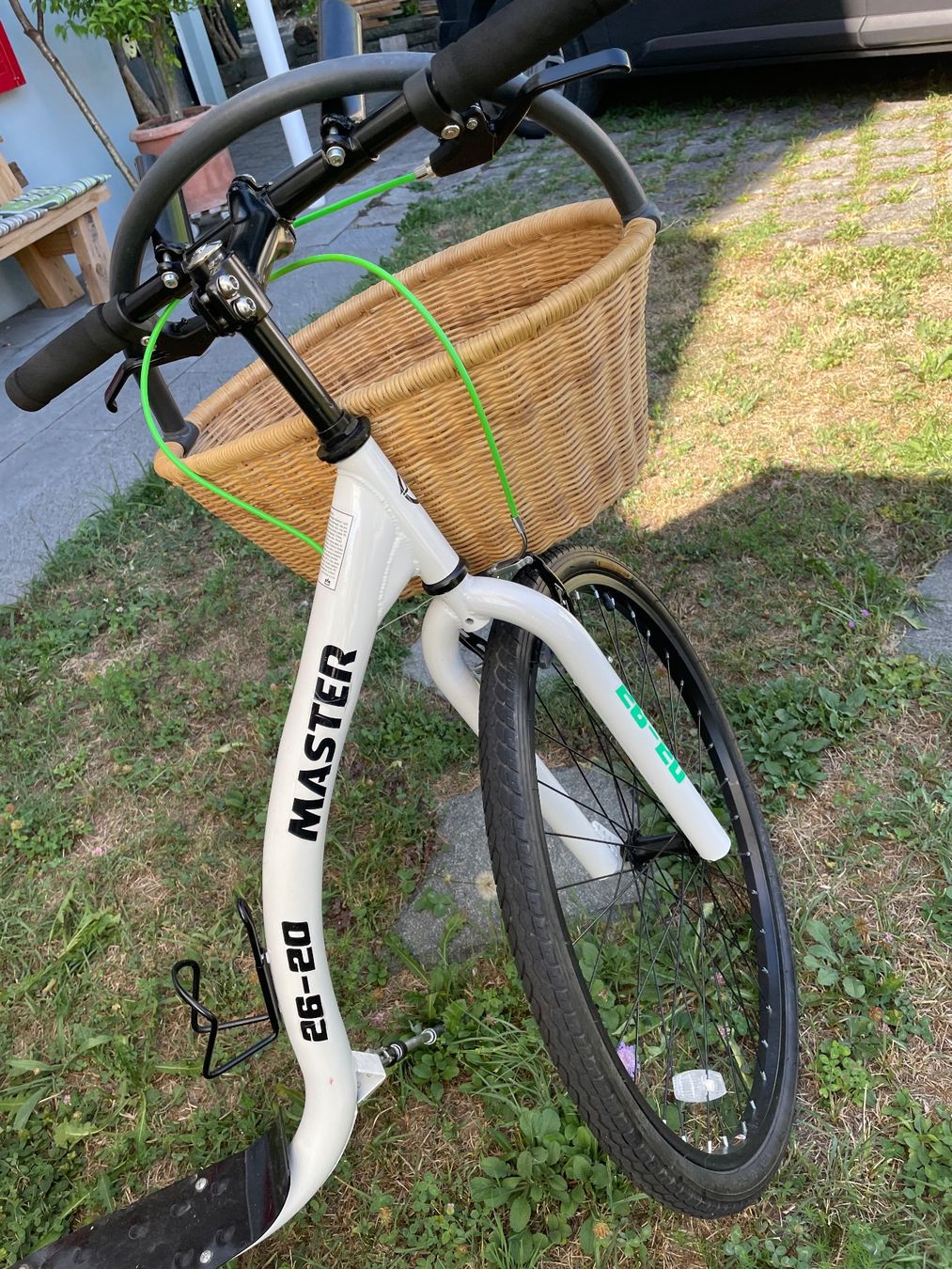Vélos: Tretroller Trottinet Master 26-20 weiss mit Korb – D'occasion à Baar par Bermudas 3