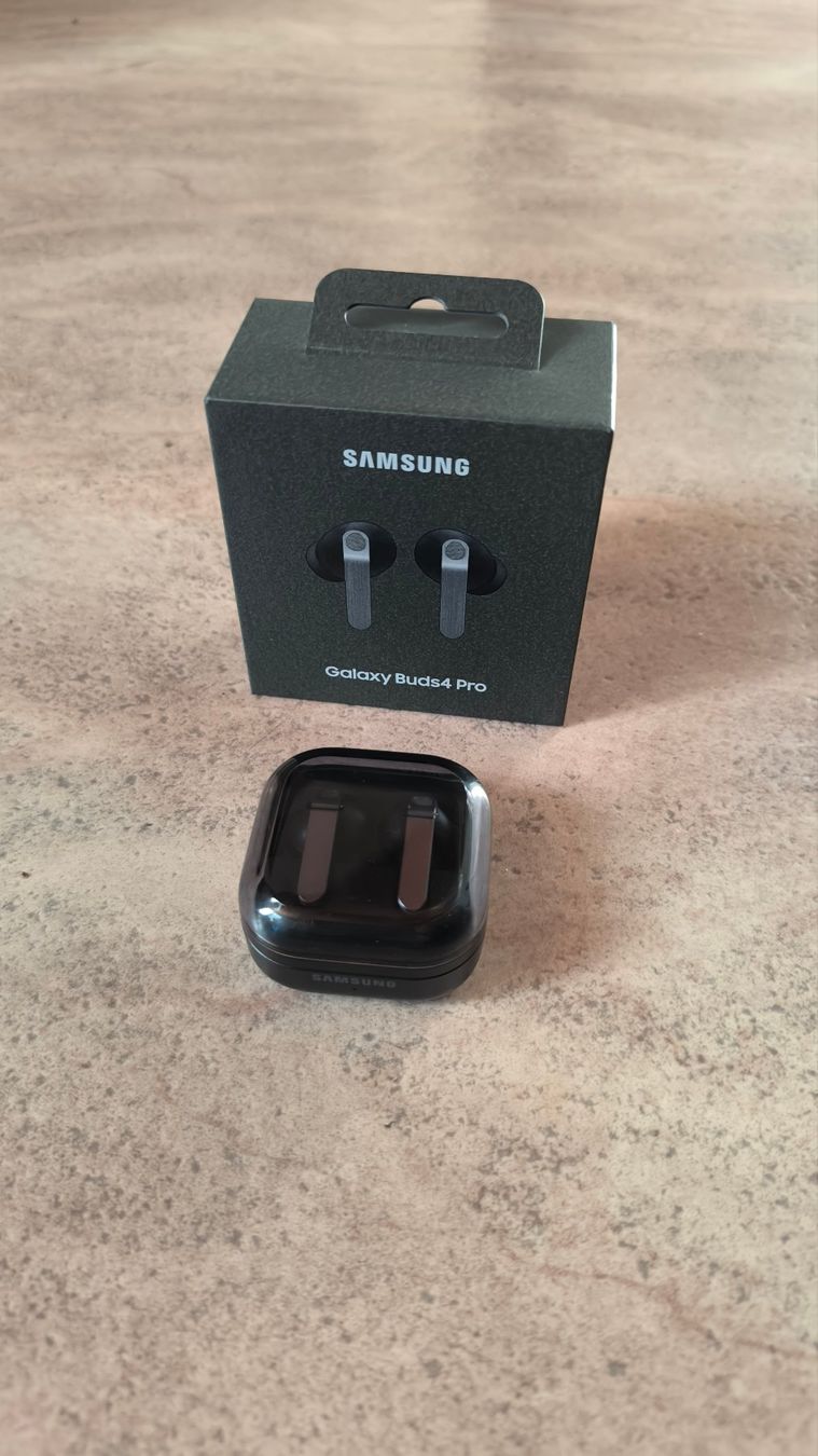 Samsung Kopfhörer: Samsung Galaxy Buds 4 Pro – Neu (gemäss Beschreibung) aus Bürglen TG von bluu