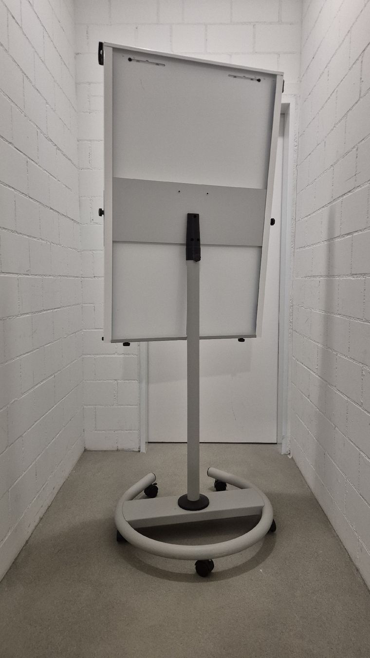 Wandtafeln: Flipchart auf Rollstativ grau – Gebraucht aus Wiesendangen von Joker24 1