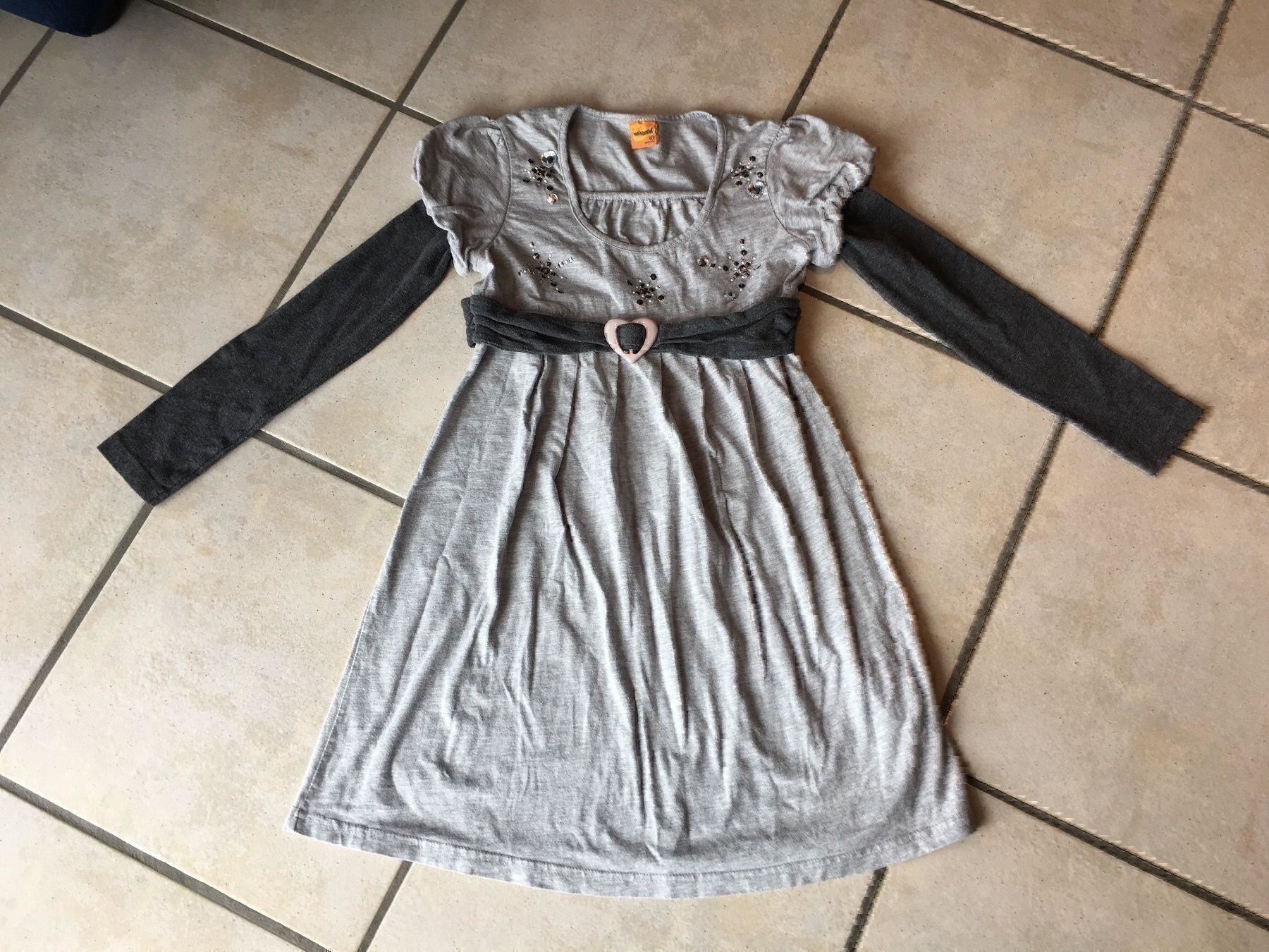 C&A Vestiti & Gonne: Super Röckli 140 hellgrau fein stoff – Usato da Orpund venduto da Mary8972 1