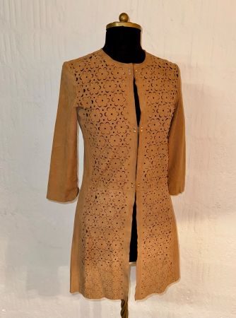 Wunderschöner LEONARDO ® Wildledermantel, S, mit Lochmuster