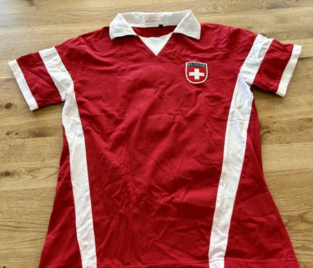 Schweiz Fussball Trikot Freuler Nr. 9 rot weiss