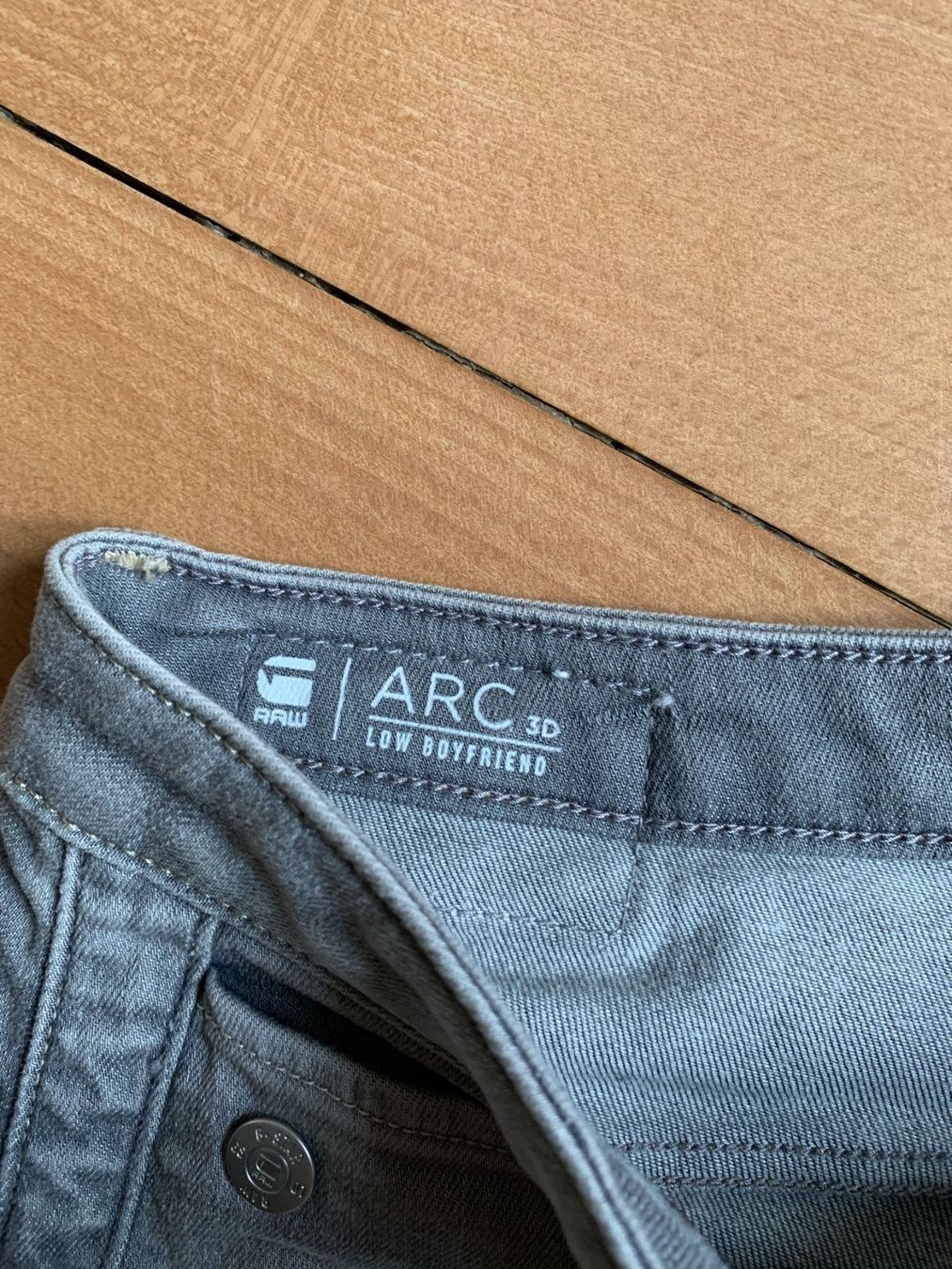 G-Star Jeans: G-STAR - Tapered Jeans hellgrau W26 L32 – Usato da Zürich venduto da Diazaio 3