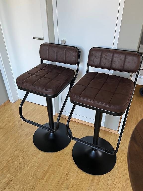 Tische: Bartisch + 2x Barstühle / Bar Table + 2 Stools – Gebraucht aus Zürich von twoism 2